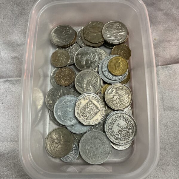 Mixed lot of Commonwealth and world coins for collectors.