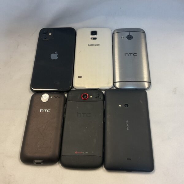 Mobile phone lot including Apple, Samsung and HTC smartphones.