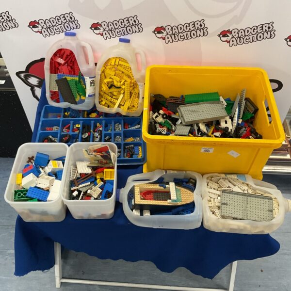 Large lot of vintage Lego building bricks for collectors.