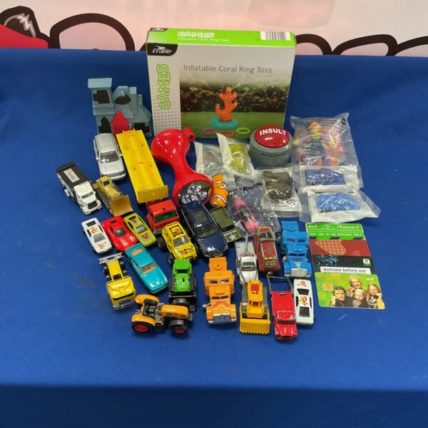 Mixed toy lot featuring various diecast cars and vehicles.