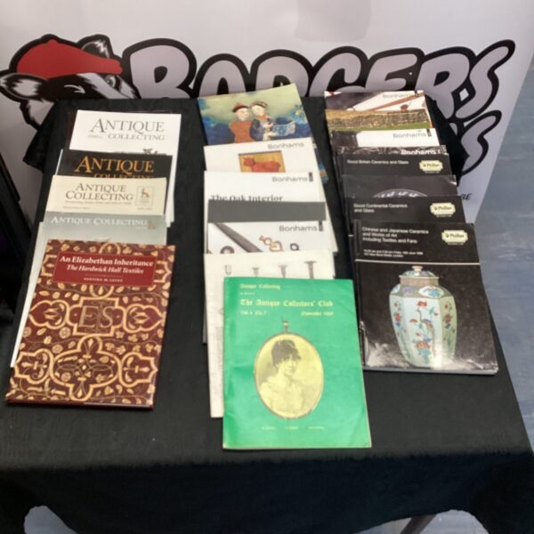 Vintage lot of antique collecting magazines and Bonhams auction catalogues.