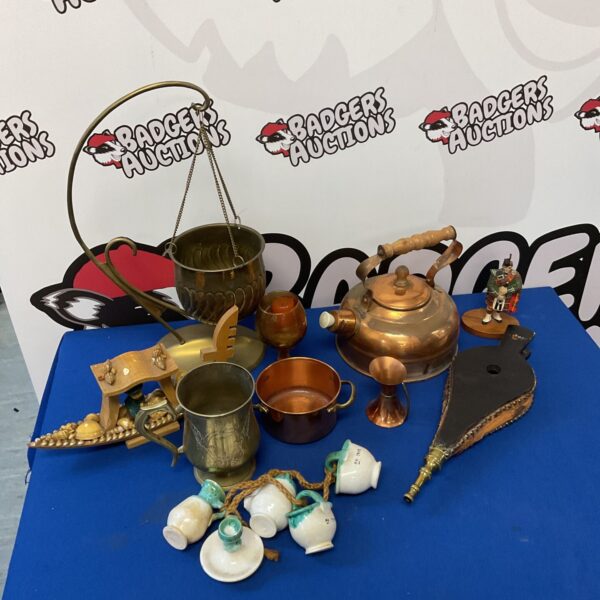 Vintage mixed metal lot featuring a copper kettle and brass ornaments.