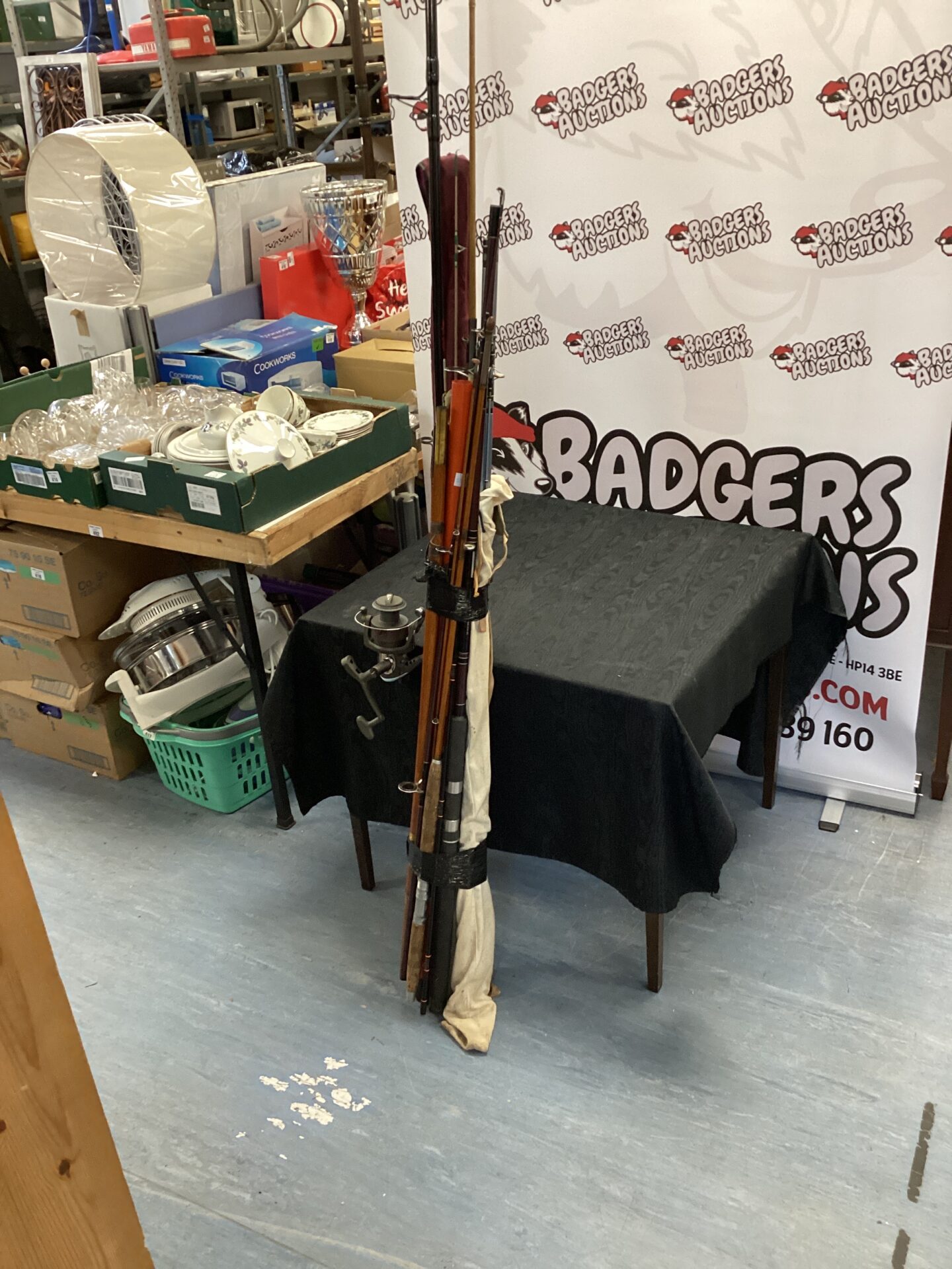 471 Quantity of fishing rods inc vigor LN70FD real with rod