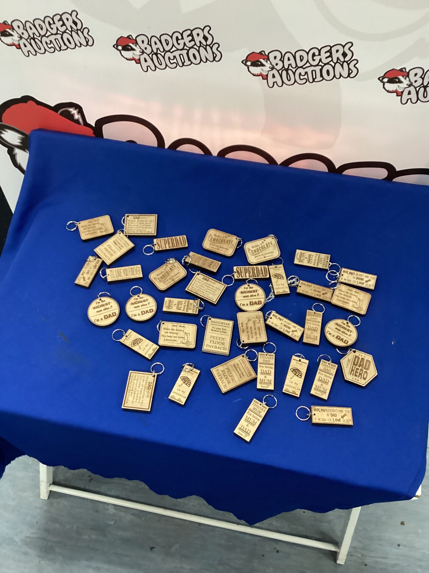 259 Box of new wooden key rings