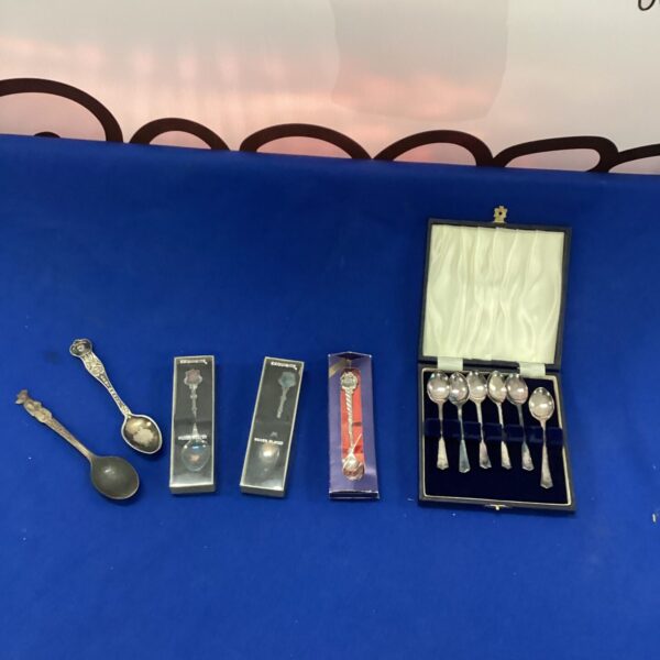 Lot of vintage silverplate tea spoons for collectors.