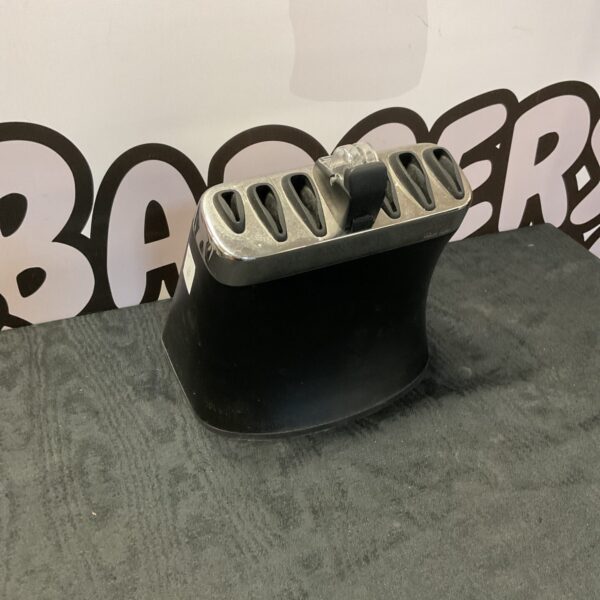 Robert Welch knife block with integrated sharpener for kitchen cutlery.