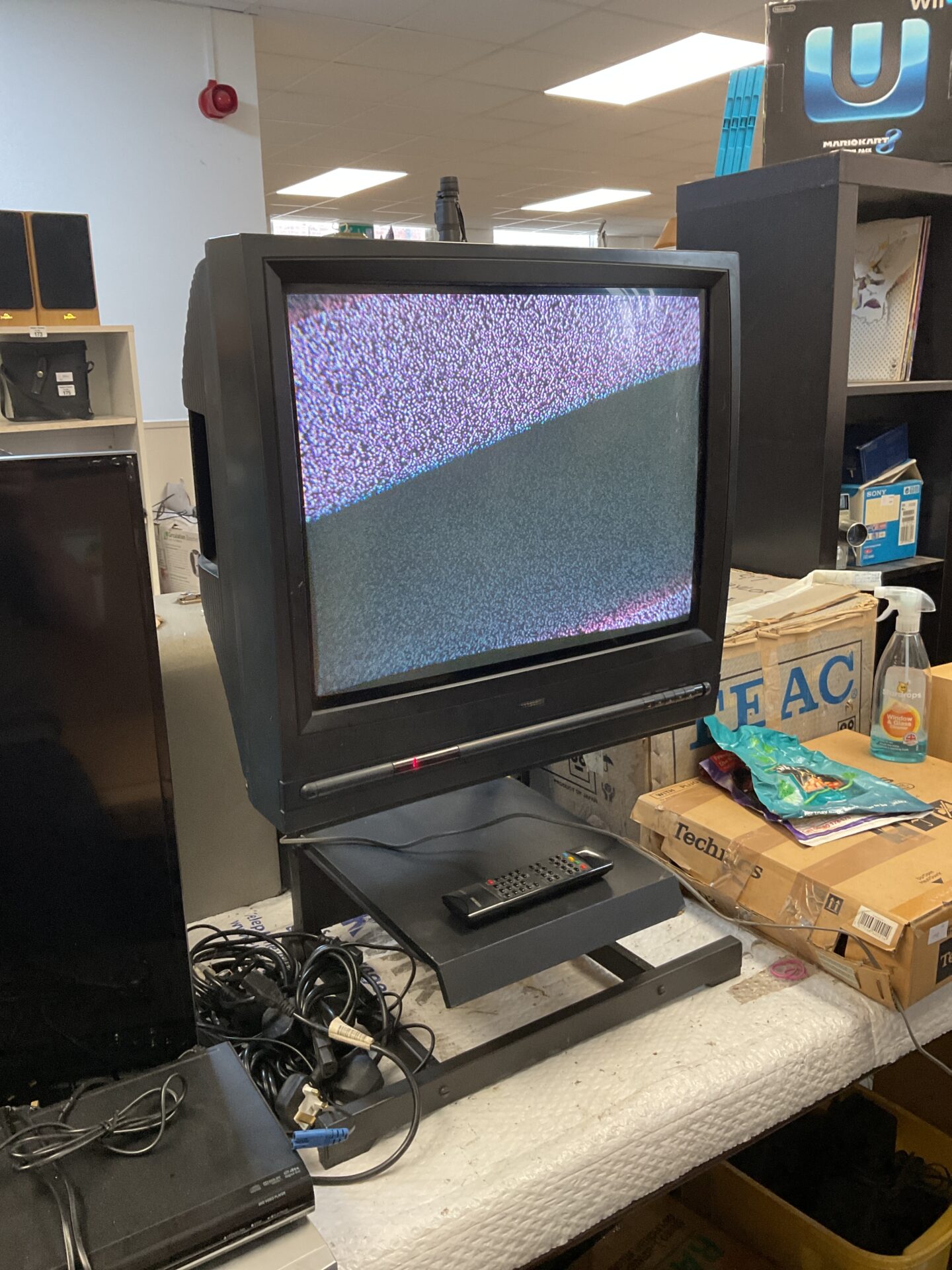 119 Ferguson 24” crt tv working with remote