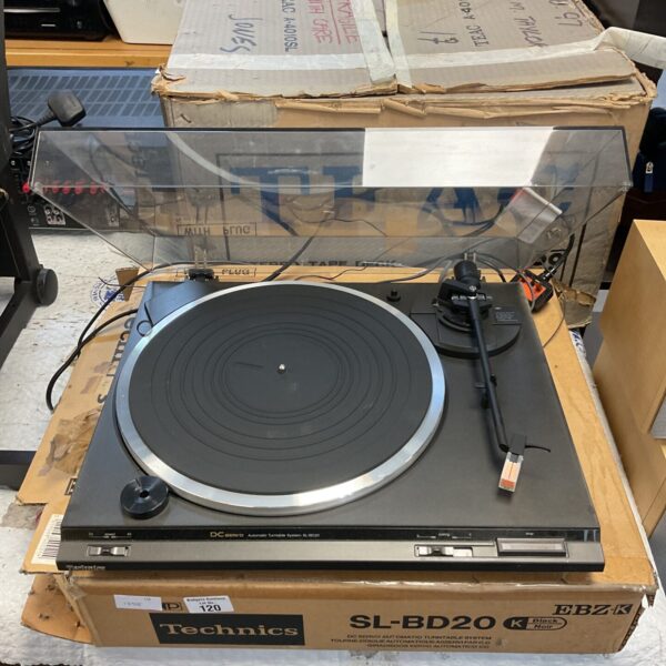 Vintage Technics SL-BD20 automatic turntable in a used condition.