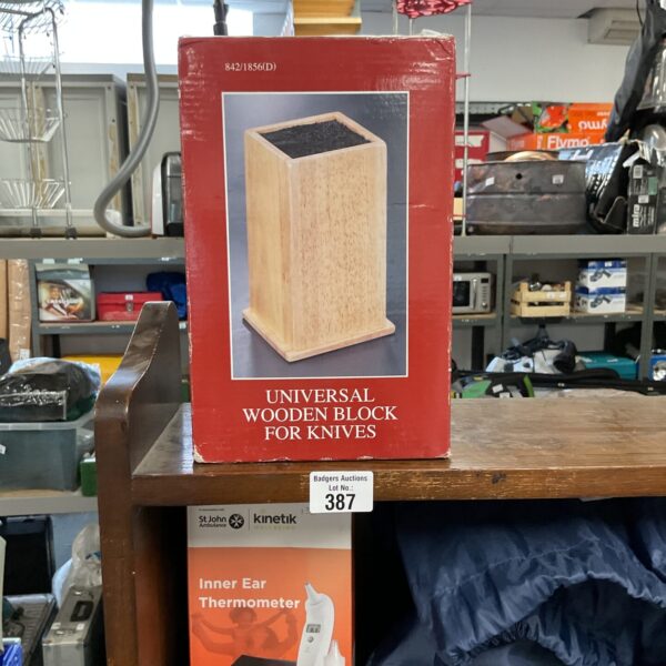 New universal wooden knife block, model 842/1856, in original packaging.
