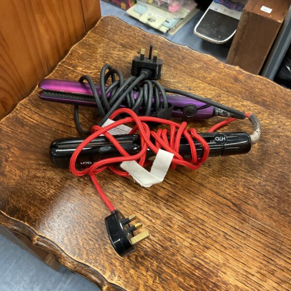 Dark purple H2D hair curler for vintage styling.