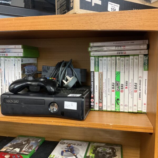 Xbox 360 console bundle with games presented in the image.
