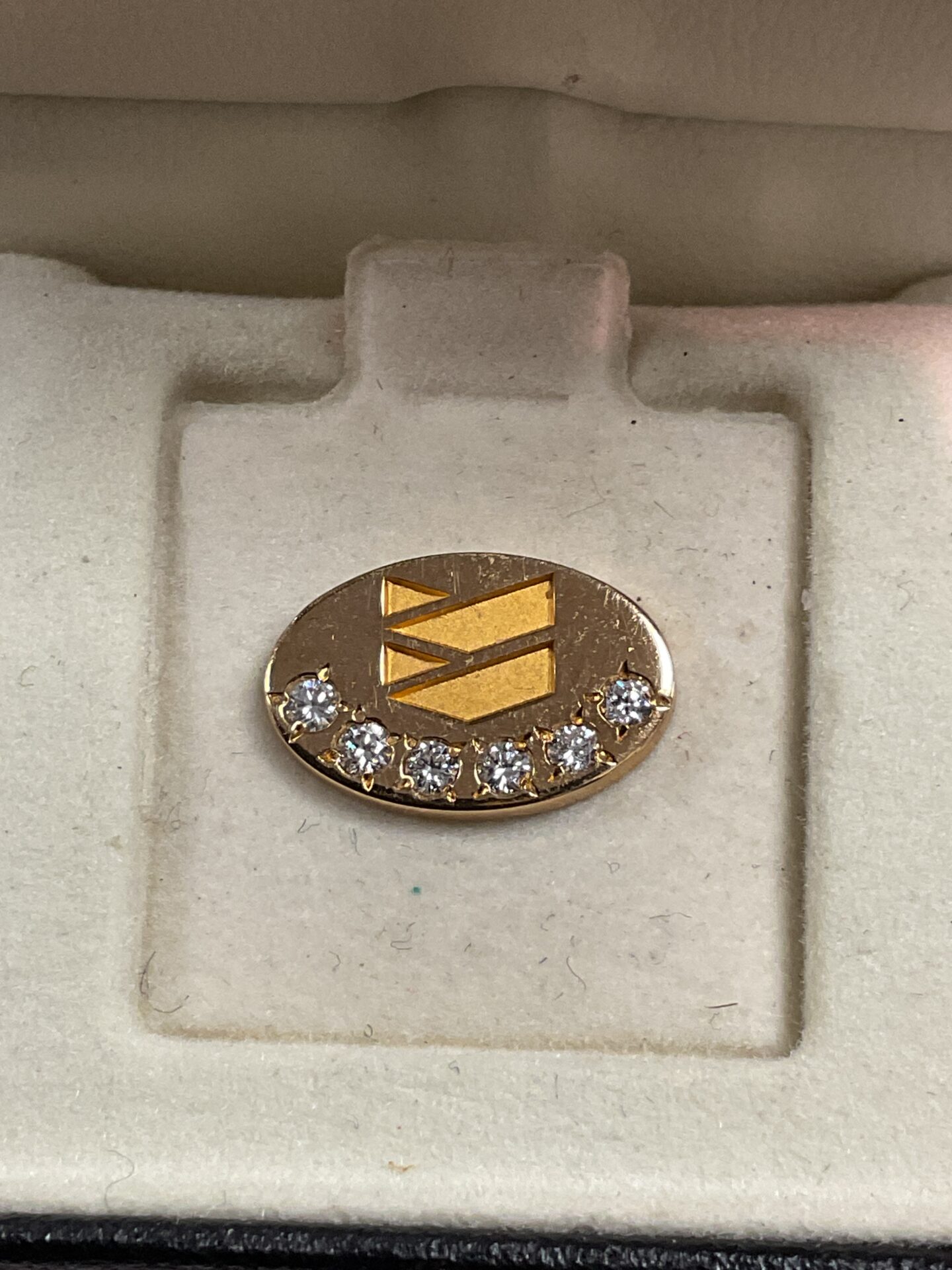 752 14ct Gold Tie stud set with diamonds Chevron Oils Logo 2.12g gross