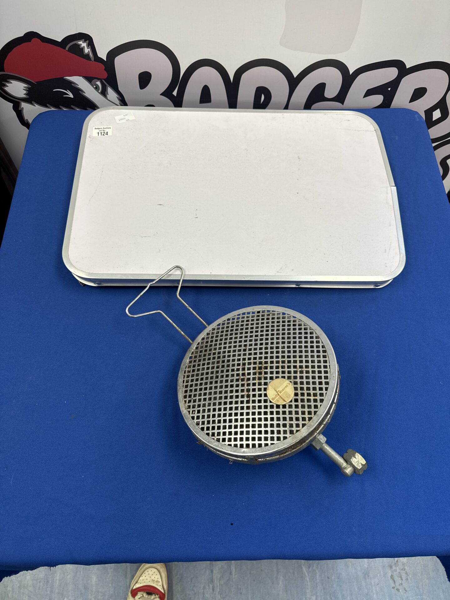 999 Small folding table with butatherm x heater