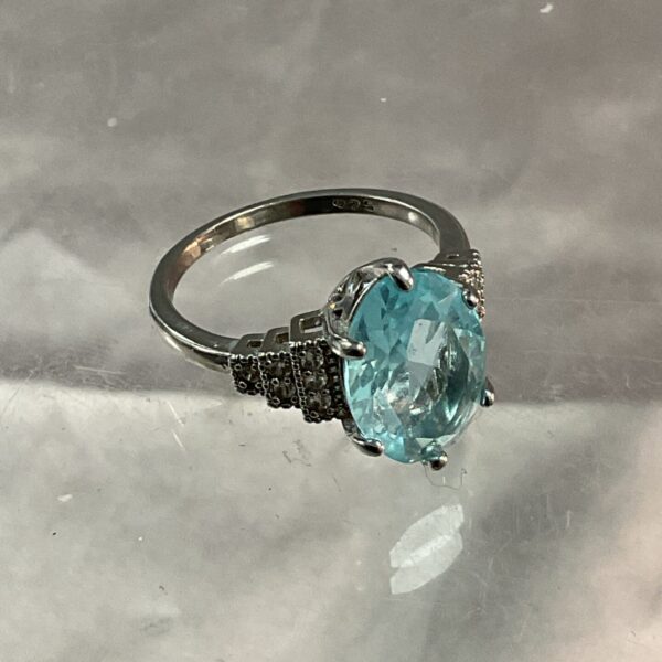 Stunning art deco aquamarine ring in 925 silver with marcasite details.