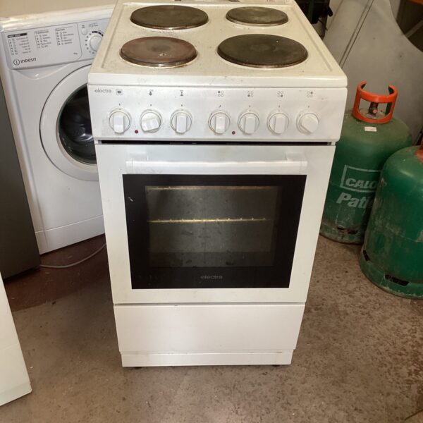Vintage Electra electric cooker in a domestic setting.