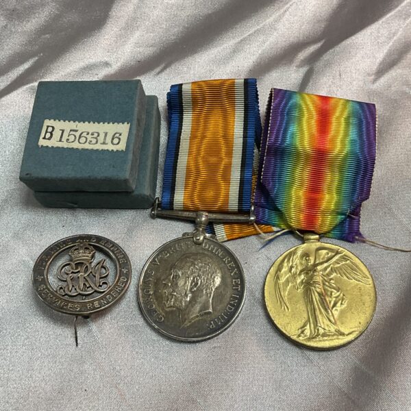 WW1 medals and a services rendered pin badge for collectors.