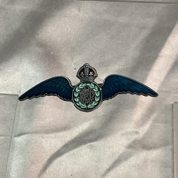 Vintage RAF sweetheart brooch with enamel detailing.