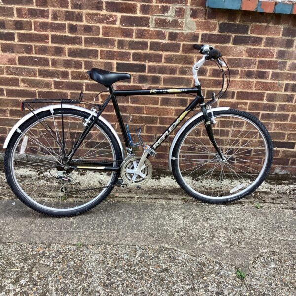 Black Reflex StoneCreek mountain bike with mudguards.