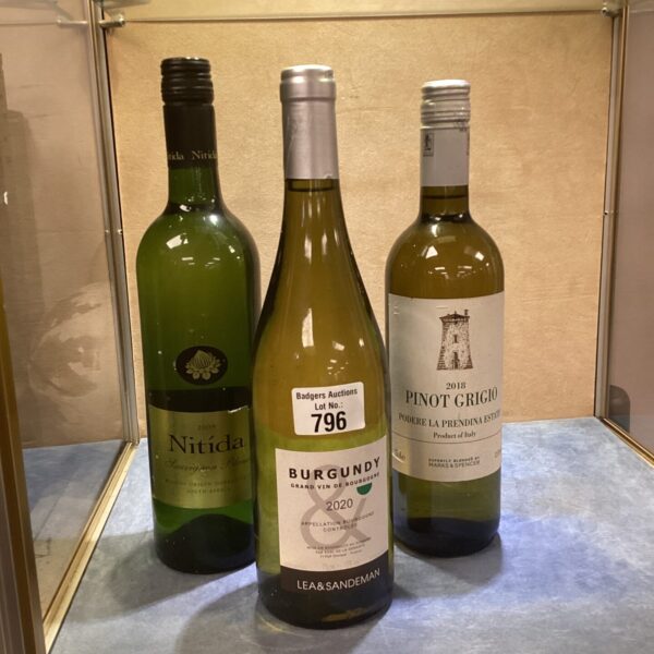 White wine lot featuring Nitida Sauvignon Blanc, Burgundy, and Pinot Grigio.