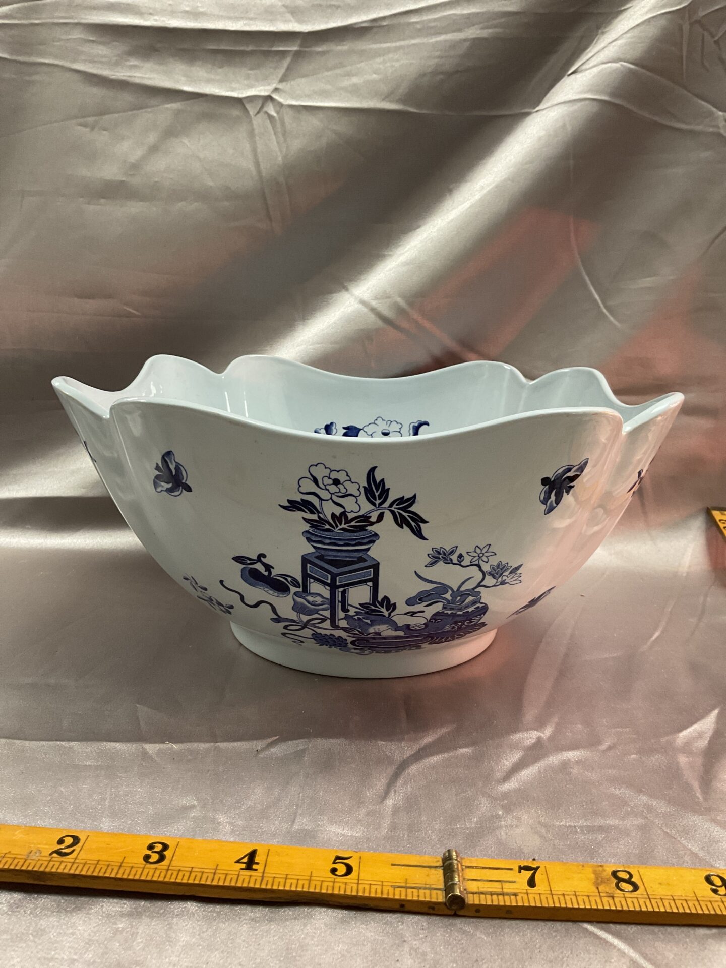 787 Pose Blue Bowpot 9.5” Bowl