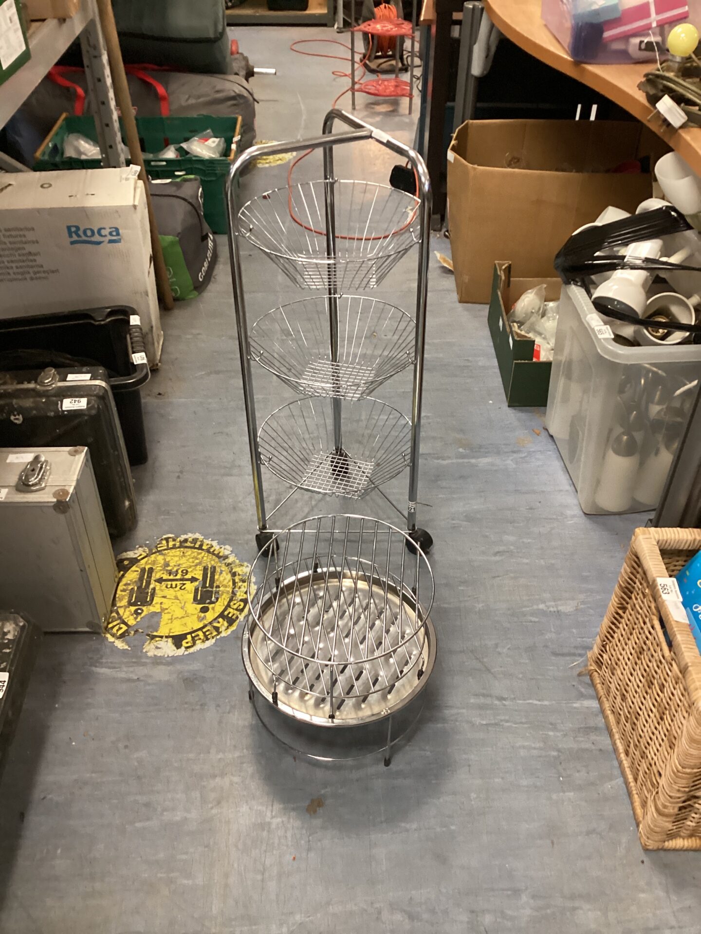 921 Metal wire framed vegetable rack with rotisserie stands