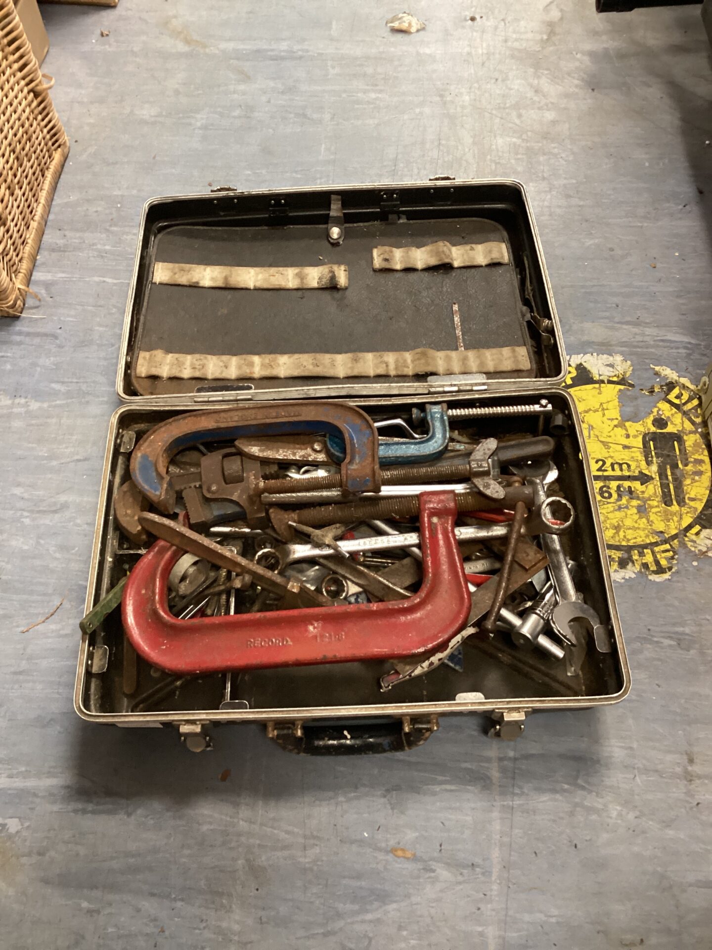 942 Case of mixed tools inc spanners & G clamps