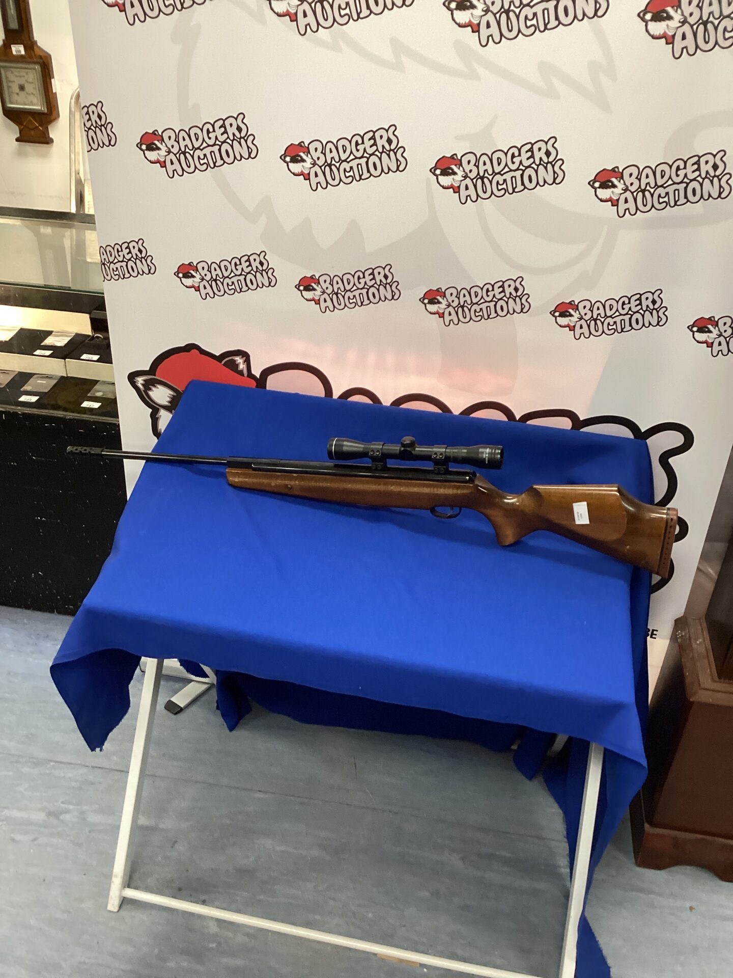 643 Webley Tomahawk . 22 Air Rifle With Site