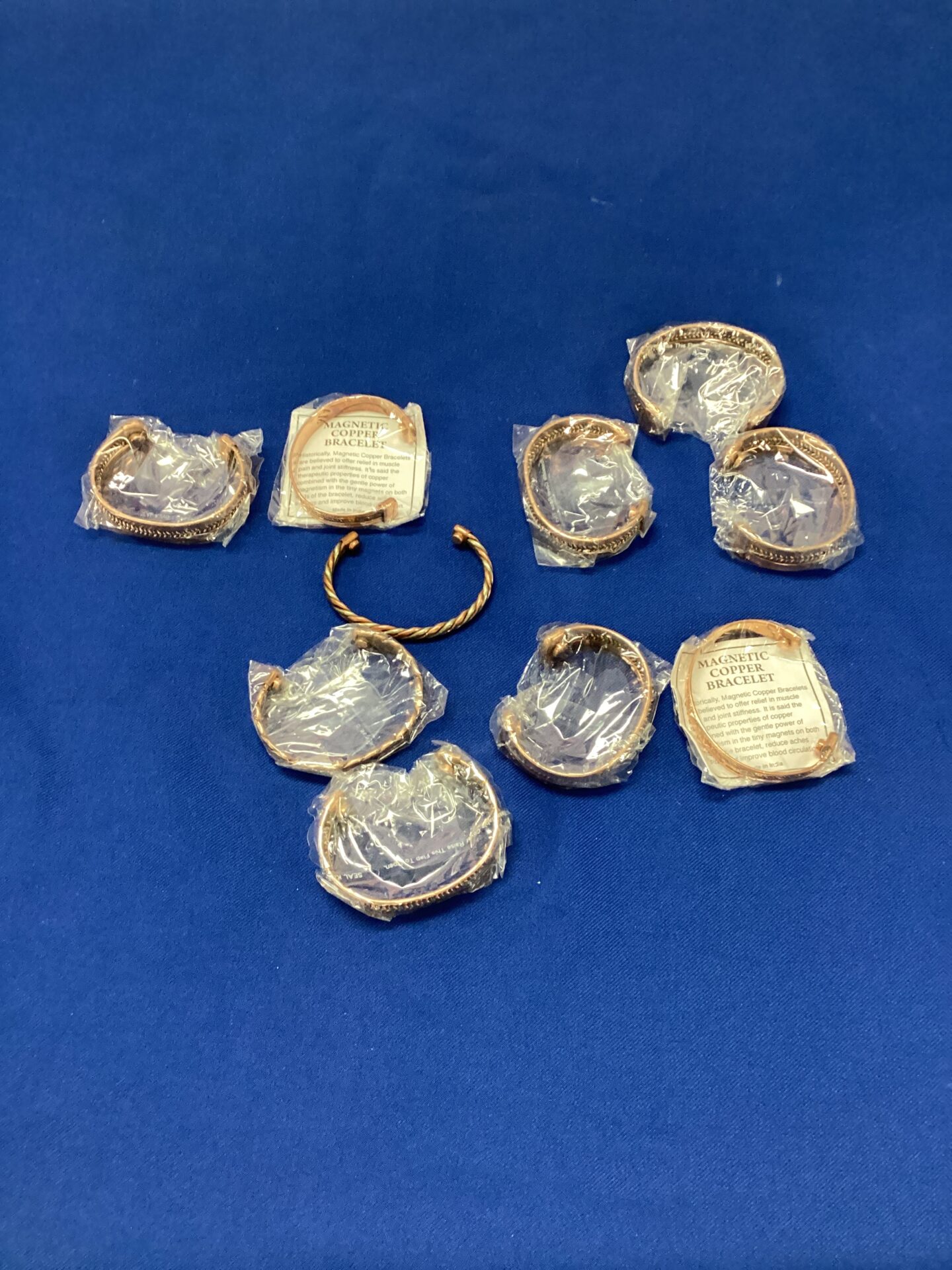 678 Quantity of copper magnetic bracelets