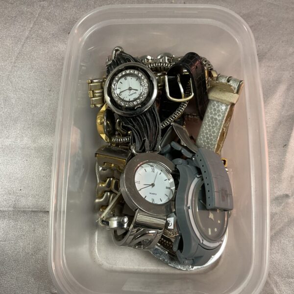 Tray of assorted vintage and broken wristwatches for repair.