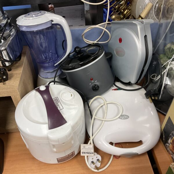 Kitchen appliance bundle featuring a slow cooker and blender.