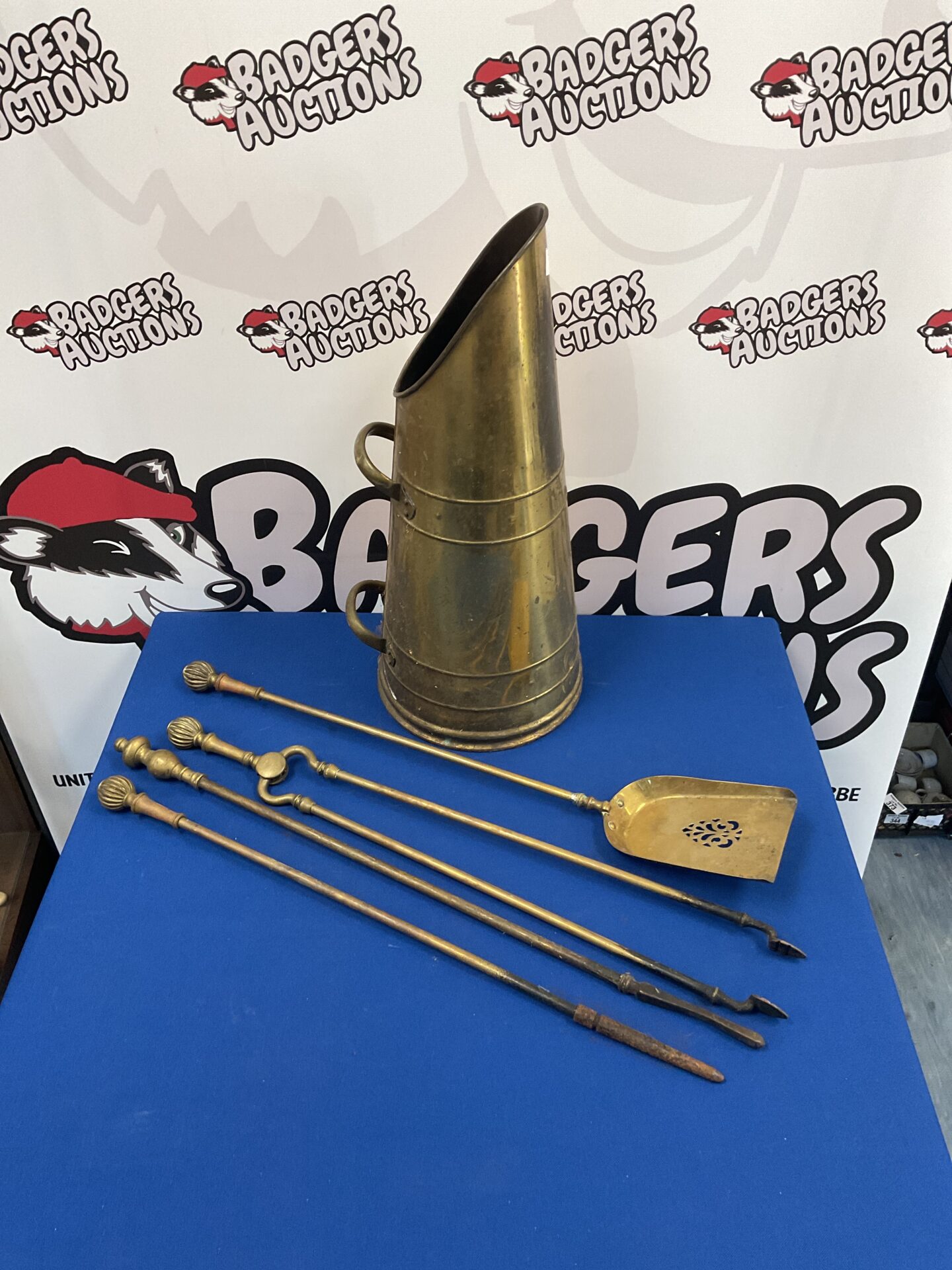077 Vintage brass coal scuttle & fireplace tools
