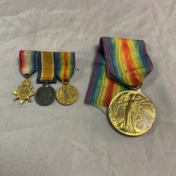 WW1 medals set including Victory Medal and miniature medals.