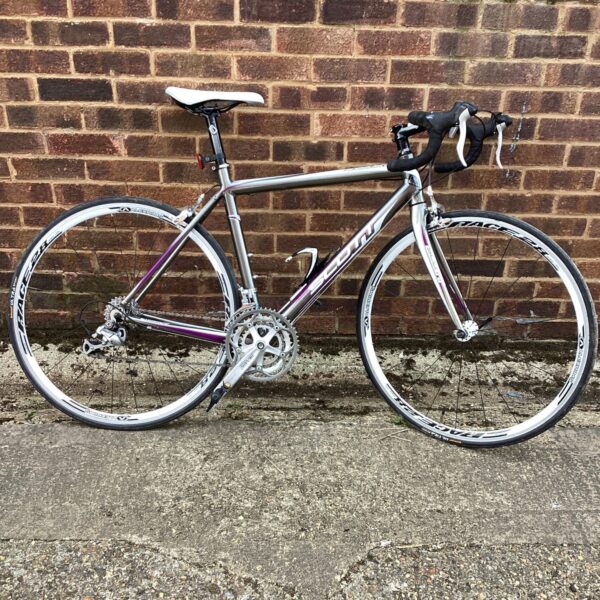 Scott Speedster racing bike in excellent condition for sale.
