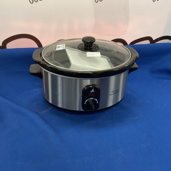 Lakeland slow cooker with ceramic pot for easy cooking.