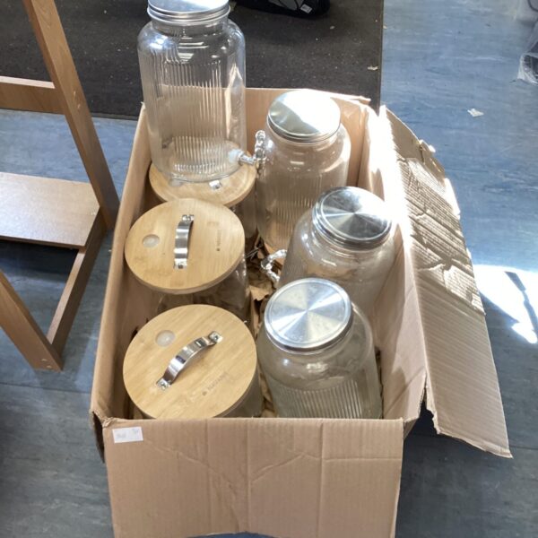 Mixed lot of glass drinks dispensers and Stan Lee book for collectors.