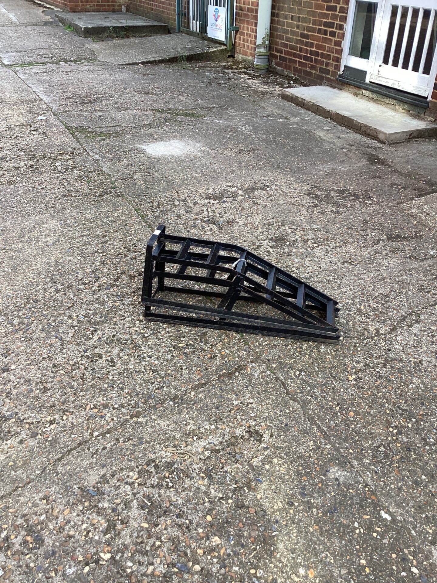 1127 Set of car ramps