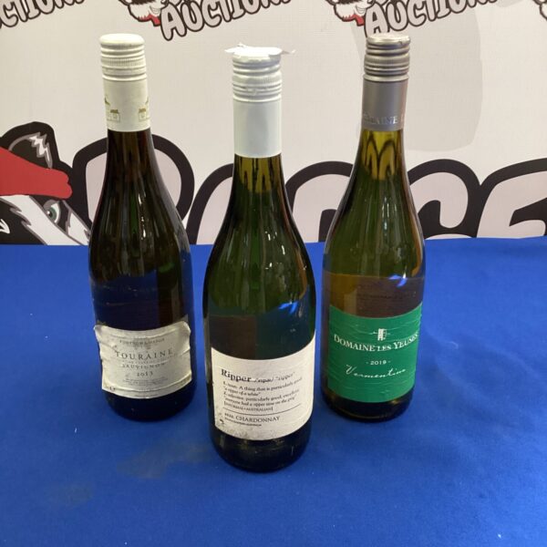 White wine lot featuring Ripper, Touraine, and Domaine Les Yeuses bottles.