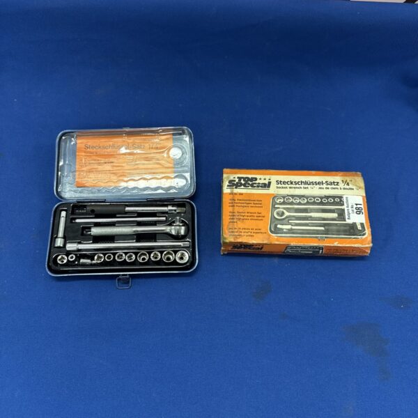 Vintage Top Special 1/4” ratchet set in metal case.