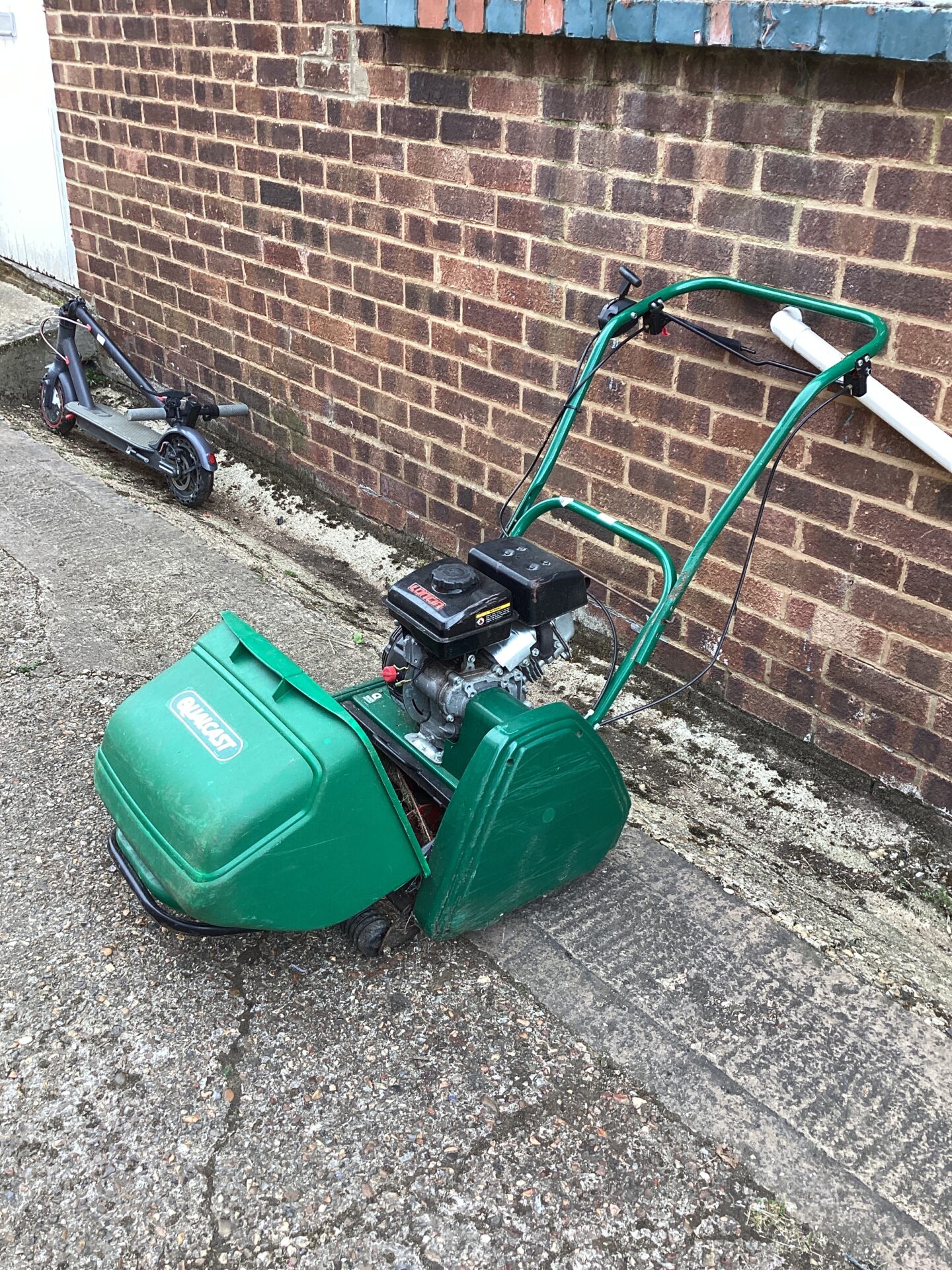 1186 Qualcast petrol lawn mower