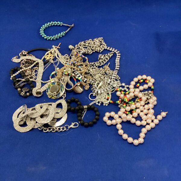 Mixed lot of costume jewellery including necklaces and rings.