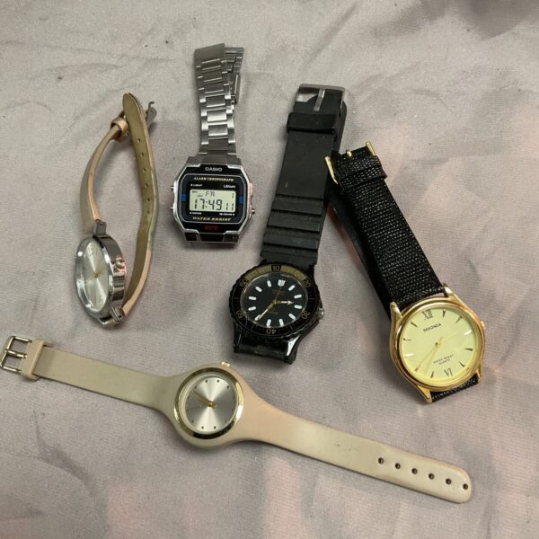 Vintage wristwatches lot including a Casio digital watch.