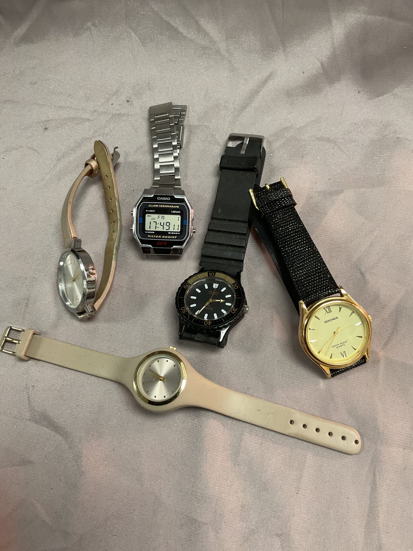 821 Five wristwatches inc Casio digital watch working