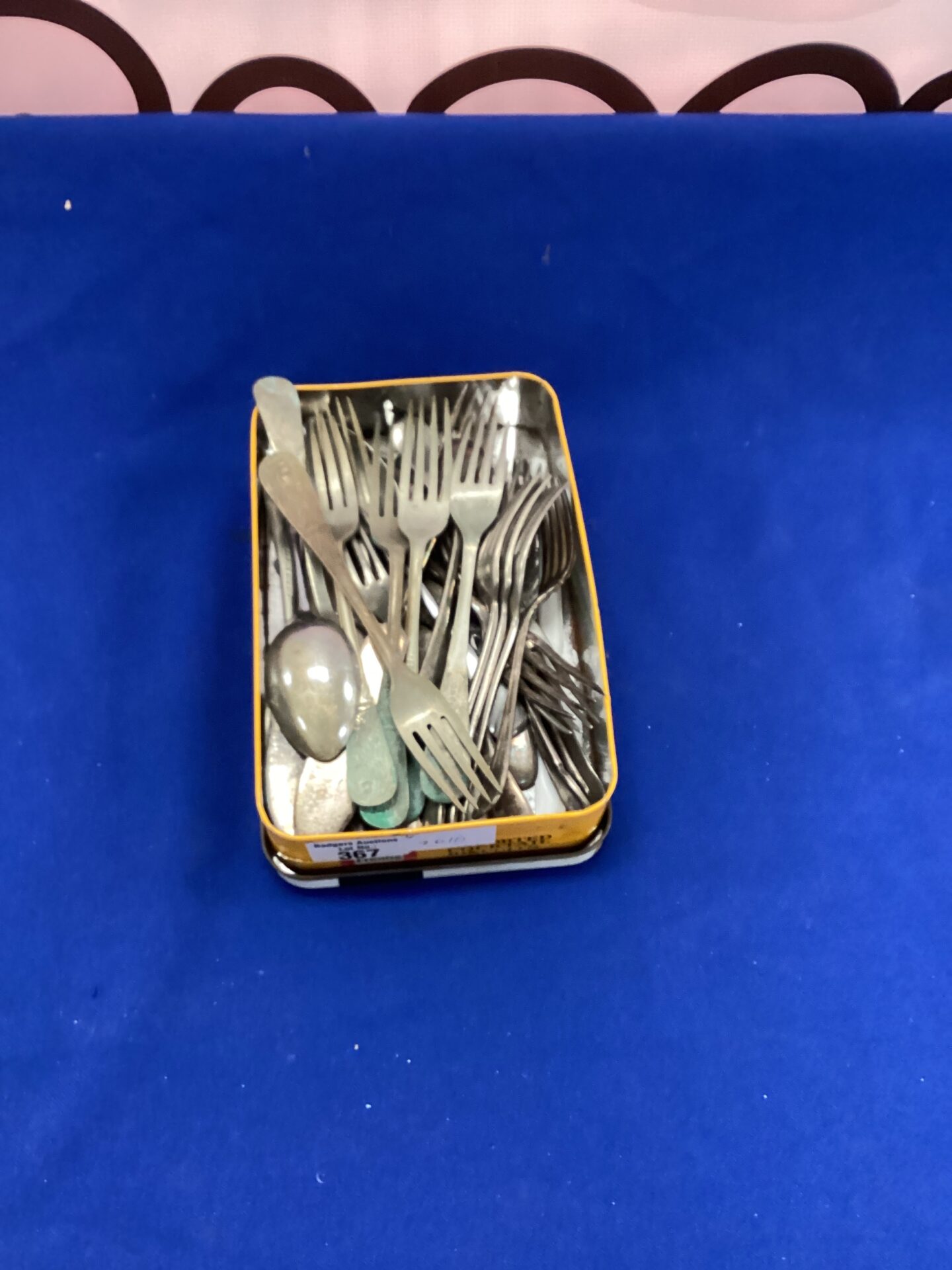 303 Selection of vintage silverplate cutlery