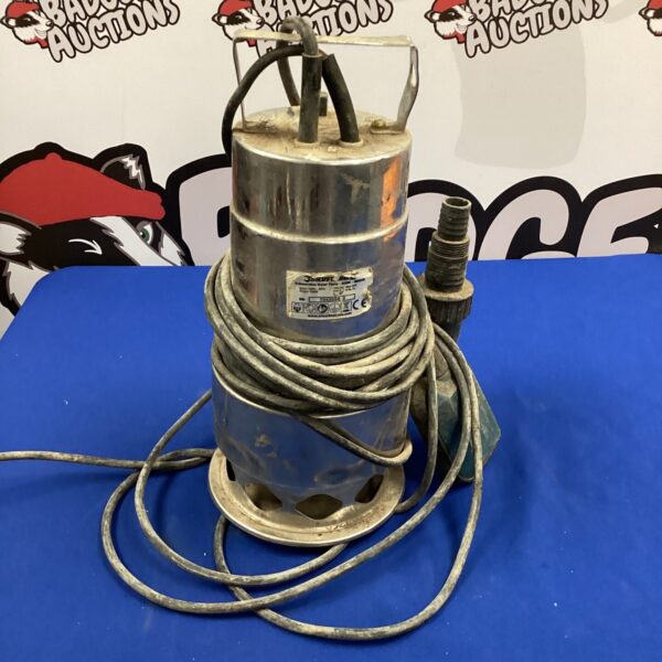 Silverline submersible water pump for garden and utility use.