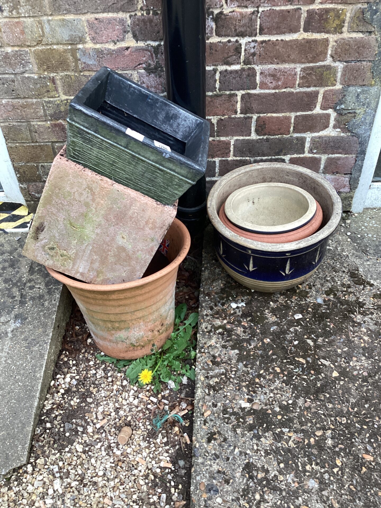 1286 Six garden plant pots