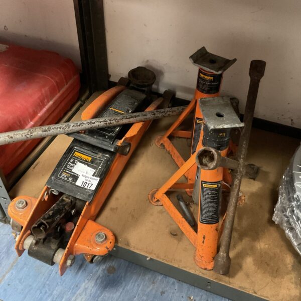 Halfords 2 tonne trolley jack and axle stands for car maintenance.