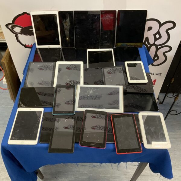 Mixed tablet lot including Apple, Lenovo, and Nexus devices.