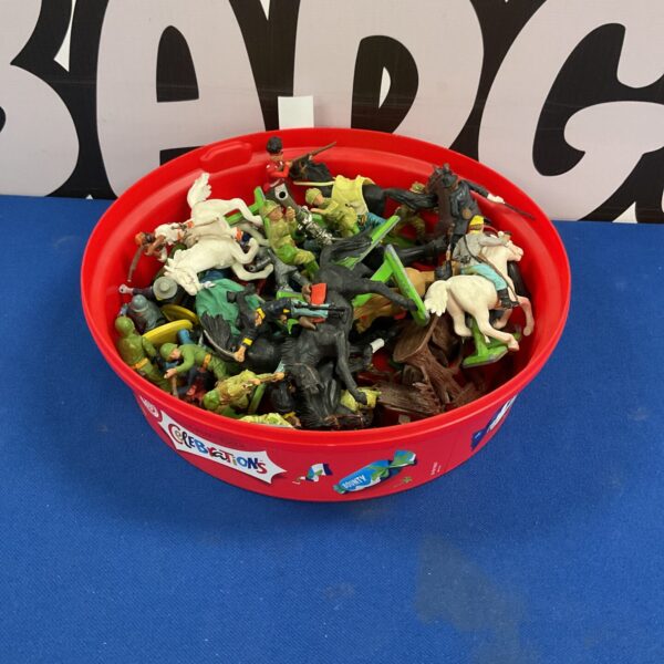 Vintage Britains Deetail figures in a box, collectible toy soldiers.