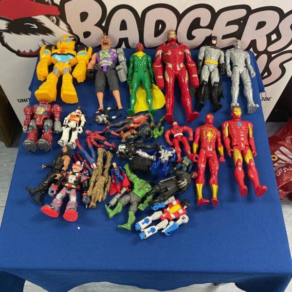 Mixed lot of vintage action figures including Bandai and Hasbro.