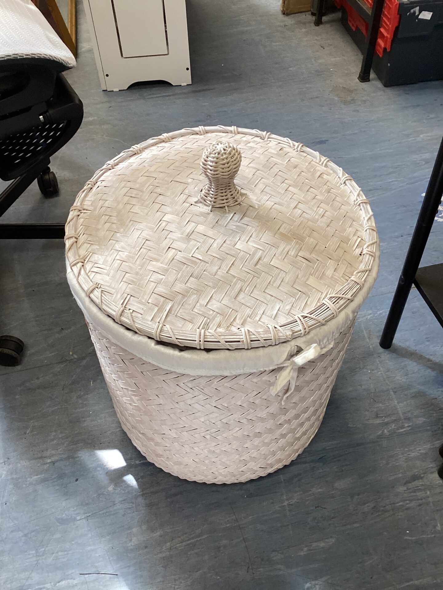 495 Wicker wash basket